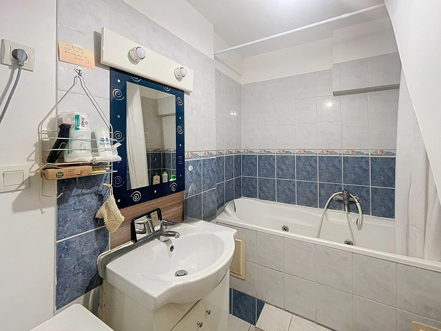 À VENDRE - Appartement charmant sous les toits - Rue Fesch, proche du port