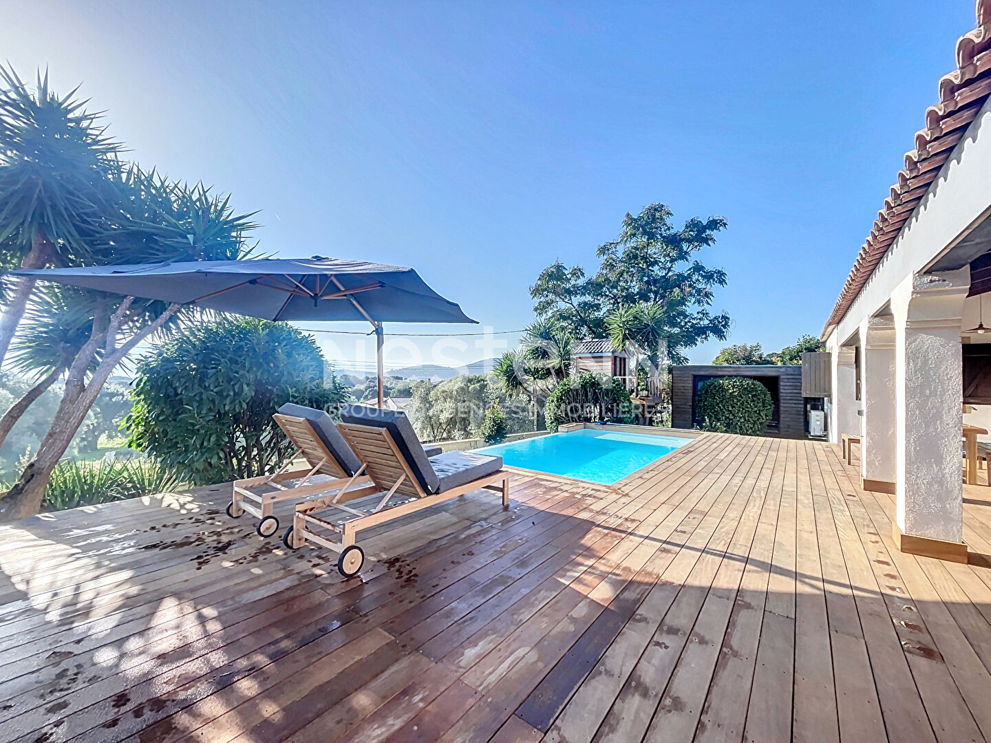 A vendre! Maison rénovée Afa 6 pièces de 132 m² + T2 31,4 m2 + piscine et atelier 24m²