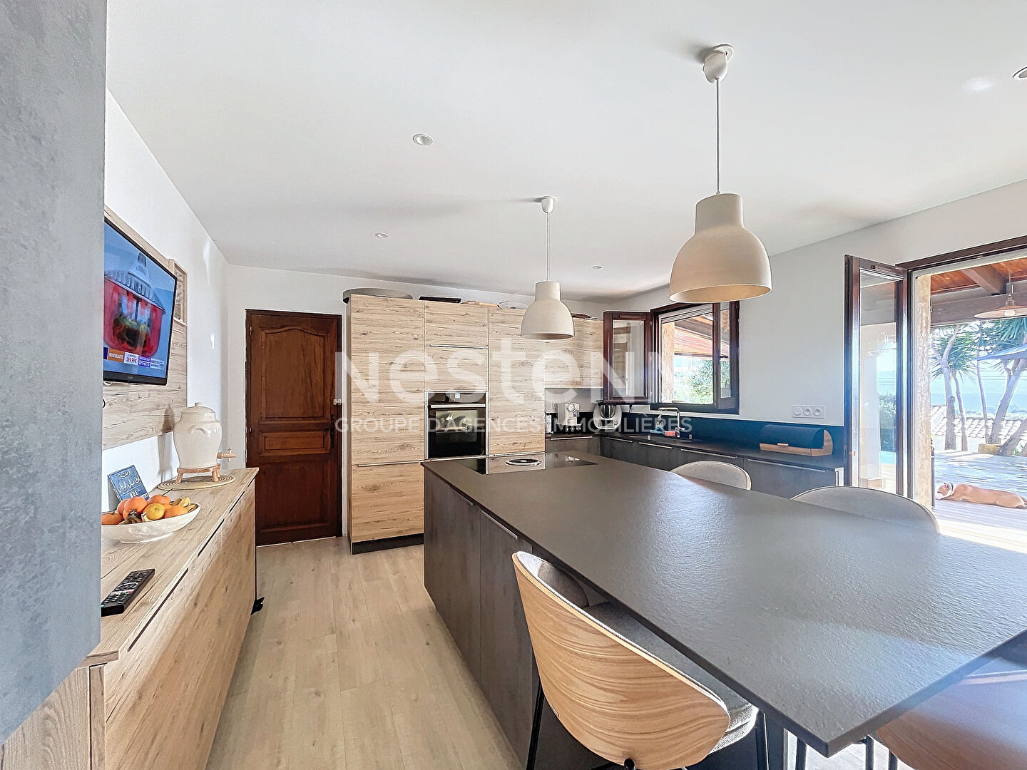 A vendre! Maison rénovée Afa 6 pièces de 132 m² + T2 31,4 m2 + piscine et atelier 24m²