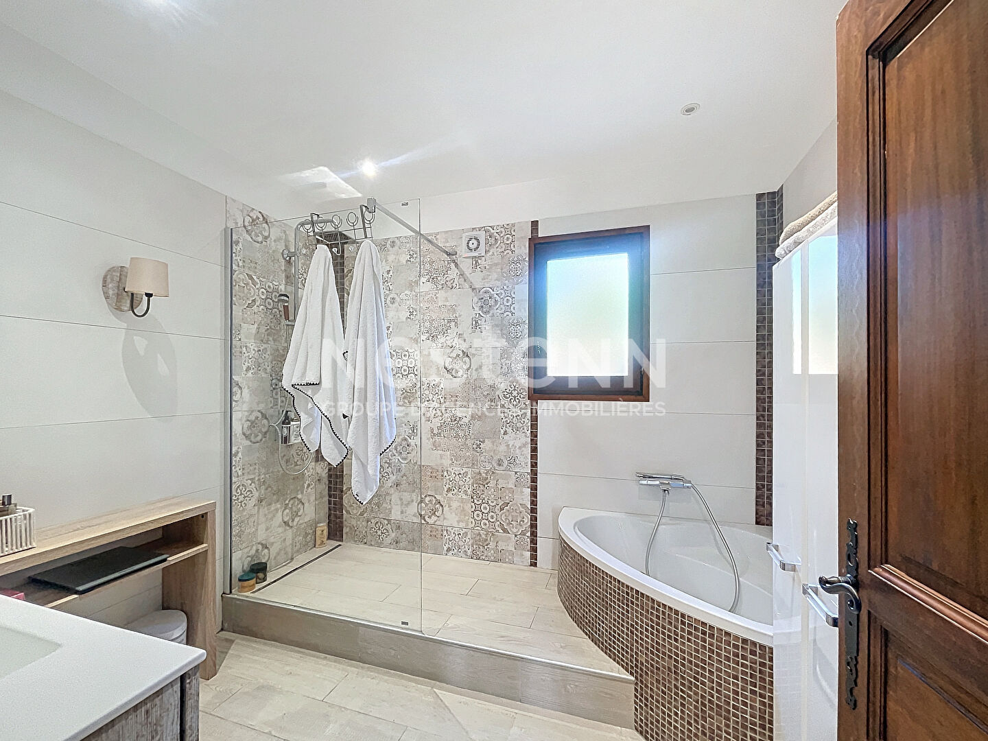 A vendre! Maison rénovée Afa 6 pièces de 132 m² + T2 31,4 m2 + piscine et atelier 24m²