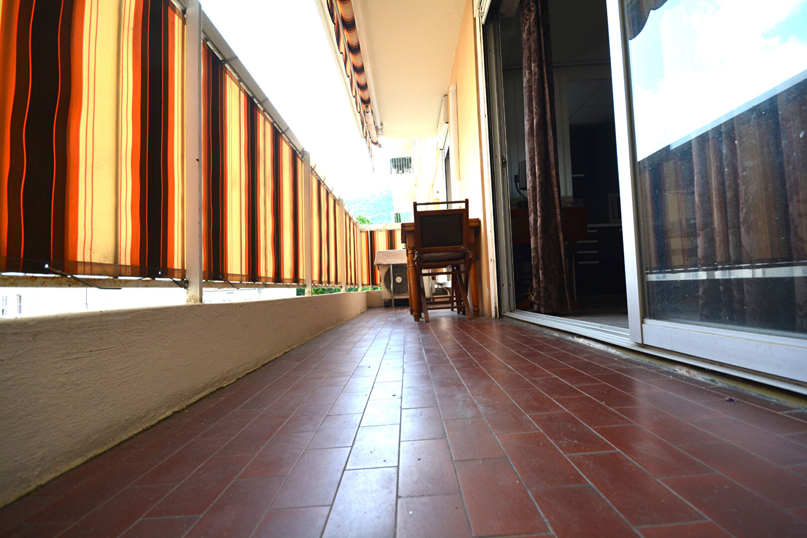 NICE EST (06300)  - VIAGER OCCUPE - Studio de 25 m²  avec grand balcon !