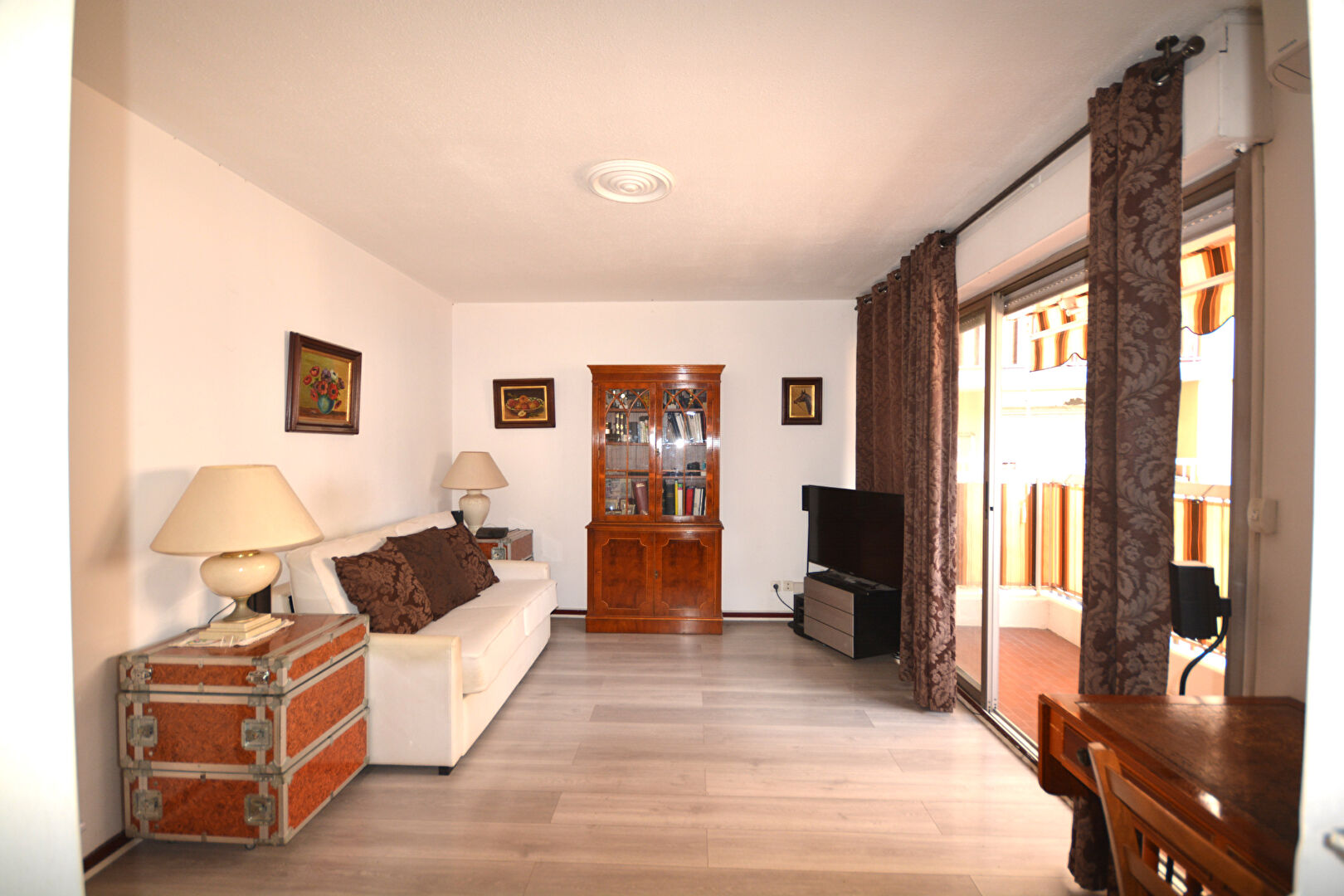NICE EST (06300)  - VIAGER OCCUPE - Studio de 25 m²  avec grand balcon !