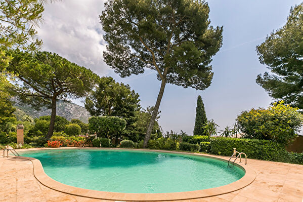 Vente par agence immobiliere à Roquebrune cap martin (06190)