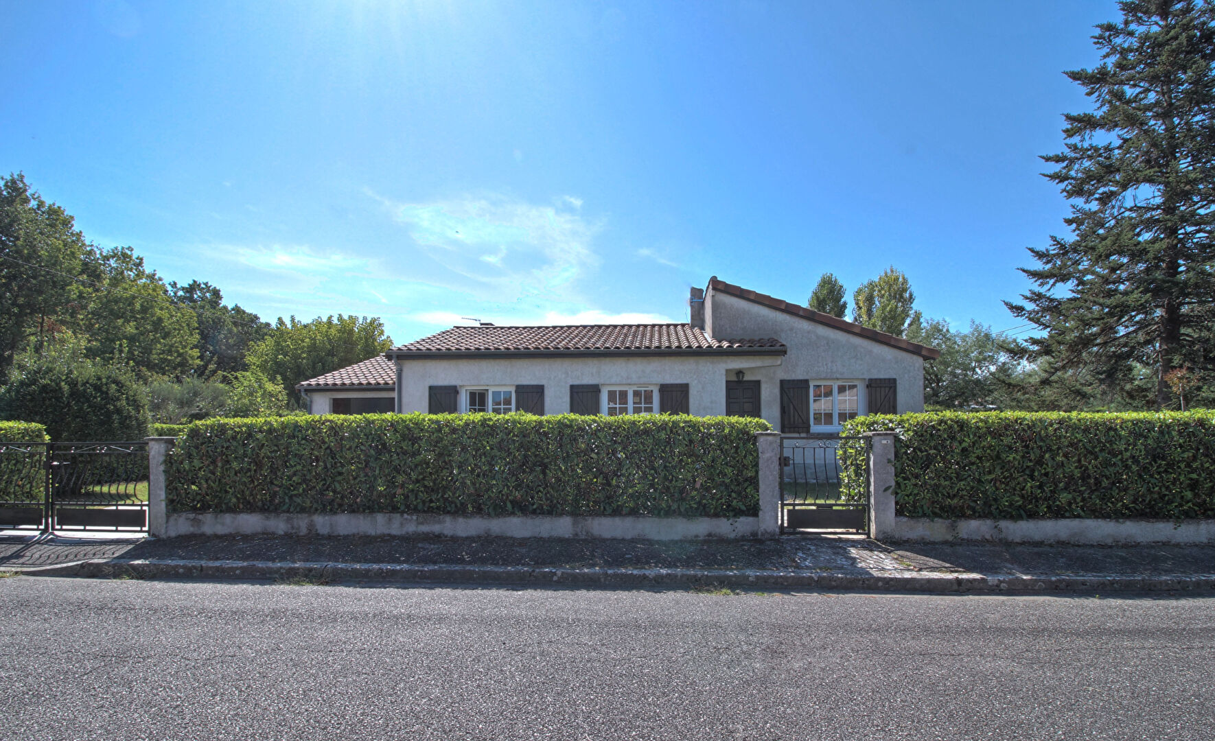 LE PASSAGE - Maison à vendre avec 3 chambres, garage et jardin.