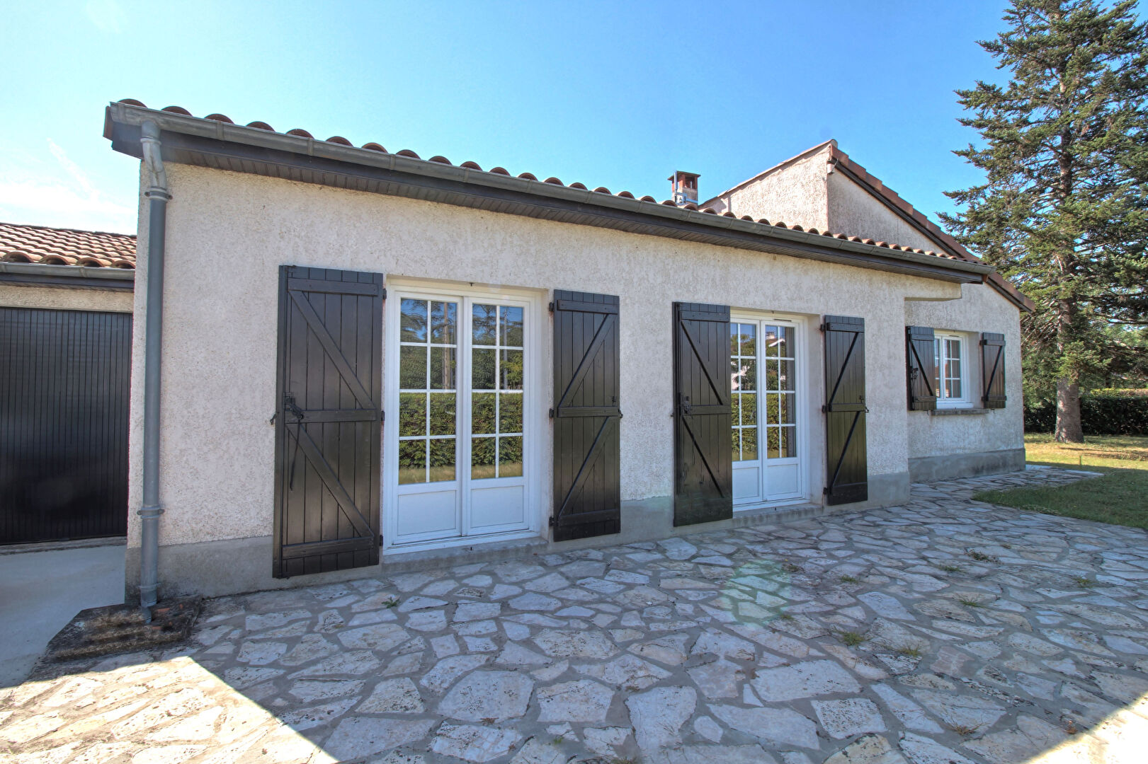 LE PASSAGE - Maison à vendre avec 3 chambres, garage et jardin.