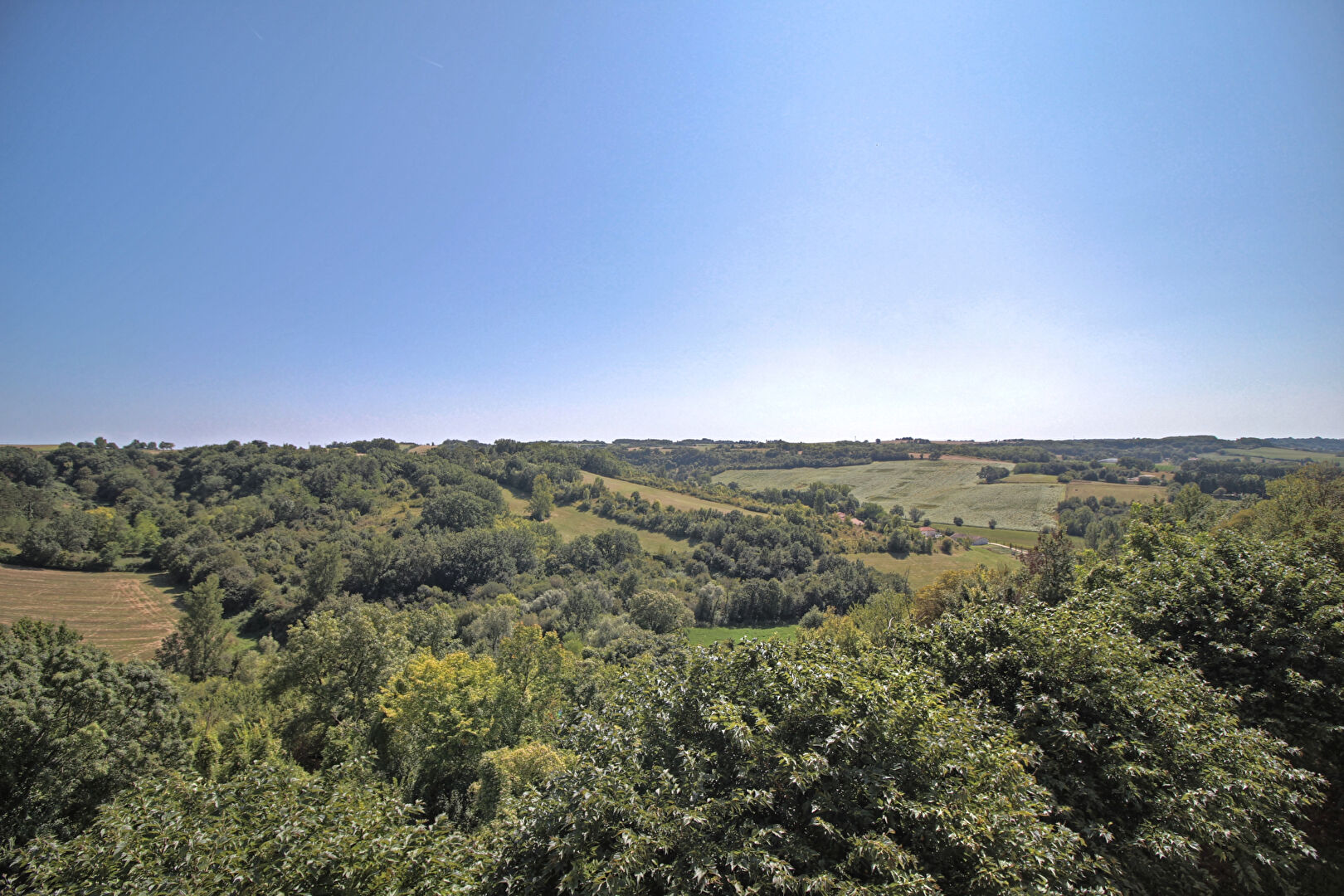 Située à 14 km d'AGEN - Maison de charme en pierre avec vue panoramique
