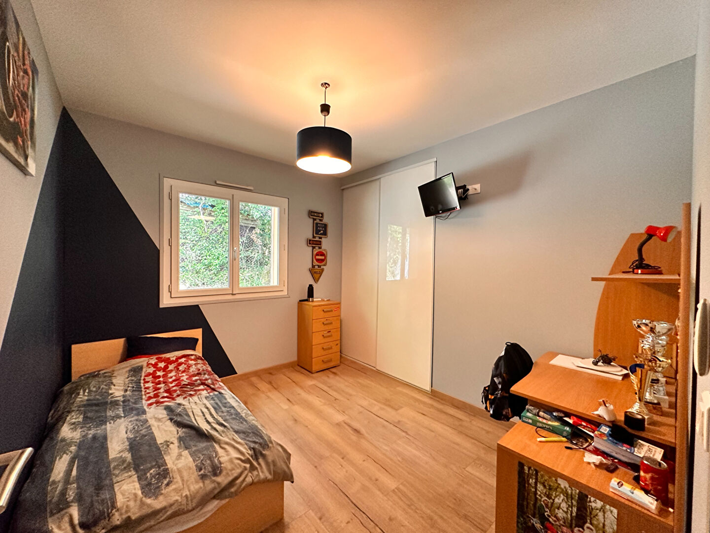 FOULAYRONNES - Maison de plain-pied avec 3 chambres, piscine et double garage sur un terrain de plus de 1500m²