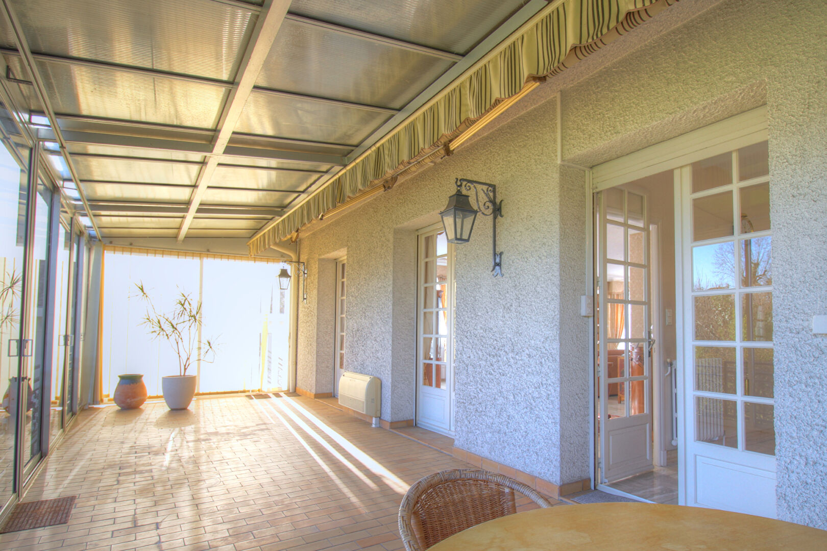 LE PASSAGE - Maison lumineuse de 6 pièces avec 3 chambres, grand sous-sol et jardin autour quartier calme et résidentielle situé proche de la passerelle..