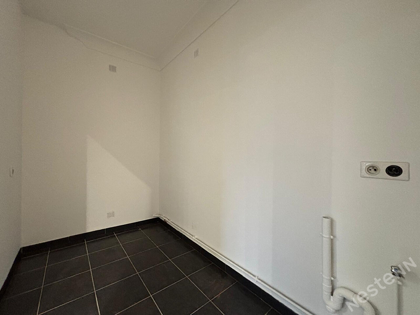 À LOUER ! LOCAL COMMERCIAL 40 m² ! EMPLACEMENT IDÉAL SUR AXE PASSANT