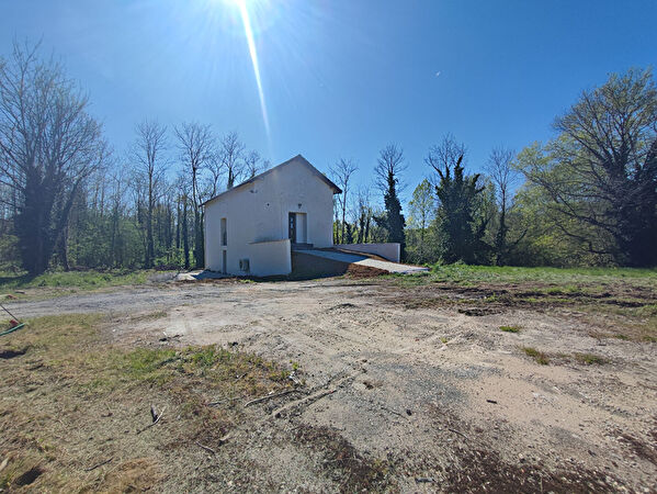 Vente bureau à Cherveix cubas (24390)