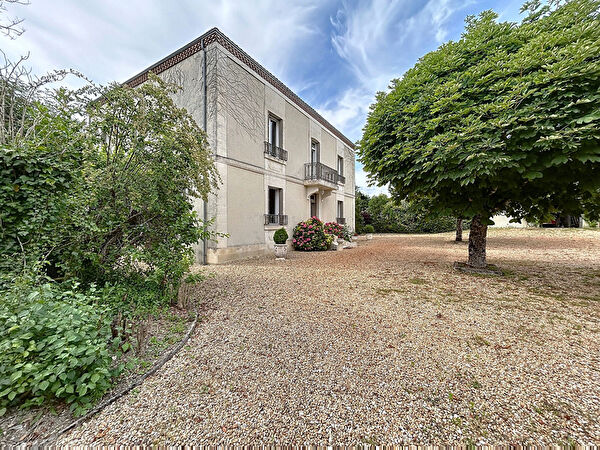 Vente par agence immobiliere à Cherveix cubas (24390)