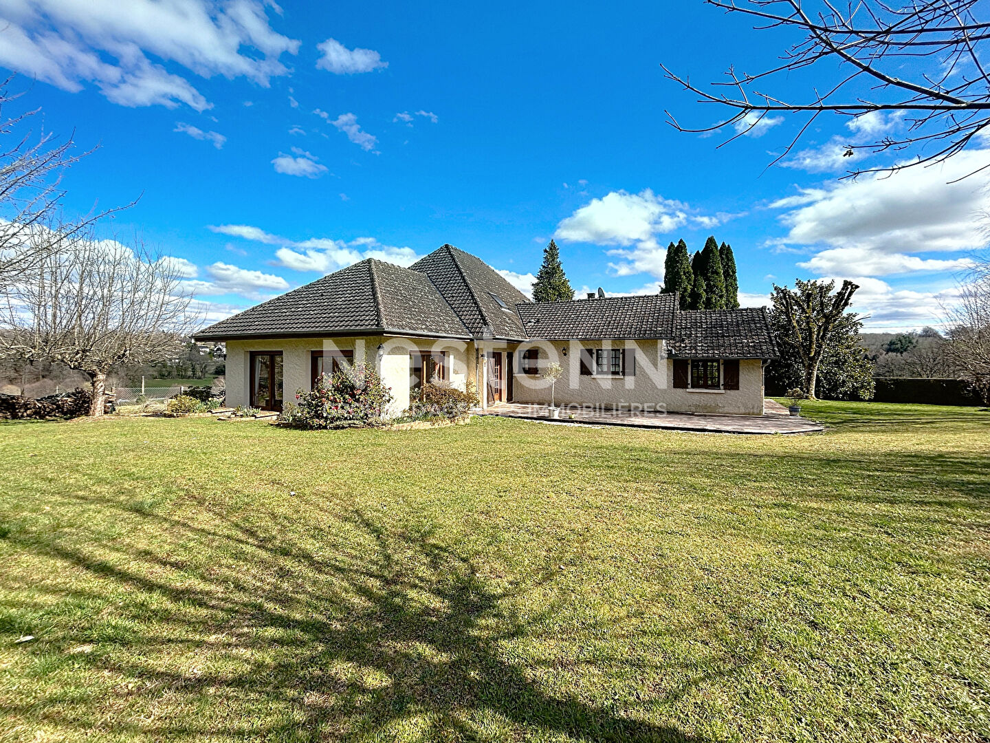 Maison à Vendre - vue dégagée - beaux volumes