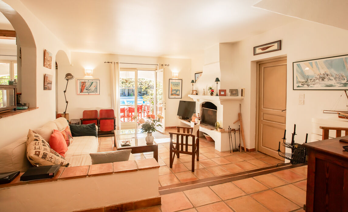 Saint-Tropez - Villa provençale de prestige à 150 m de la plage - Vente en viager occupé (sans rente)