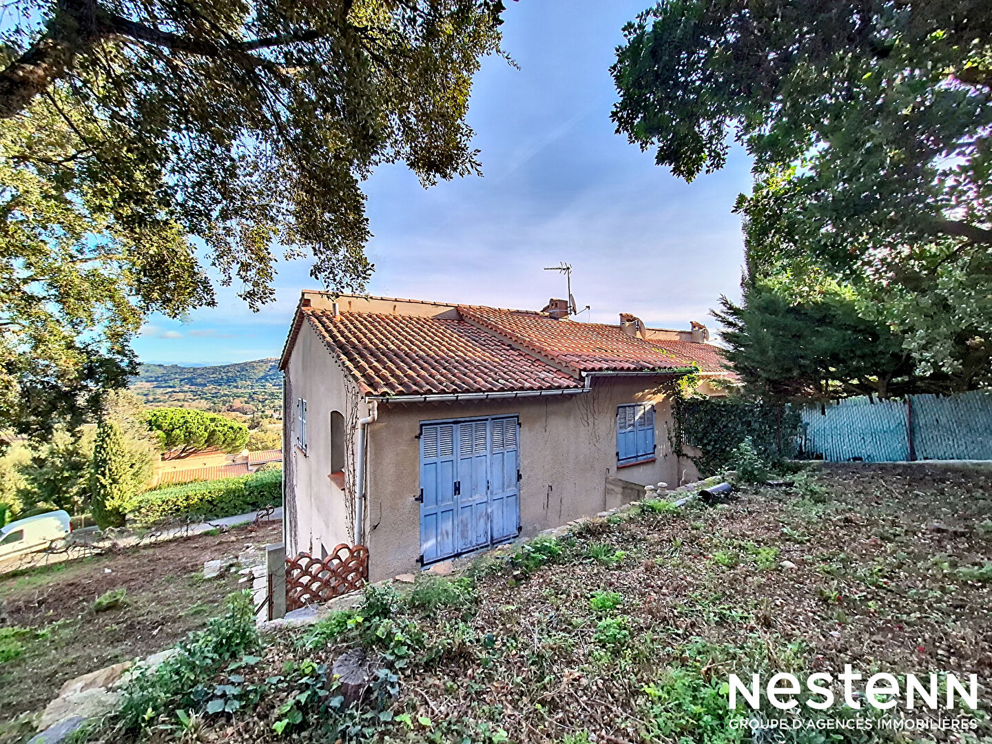 Maison d'environ 100 m² mitoyenne d'un côté à la Croix Valmer proche des écoles et du centre-ville