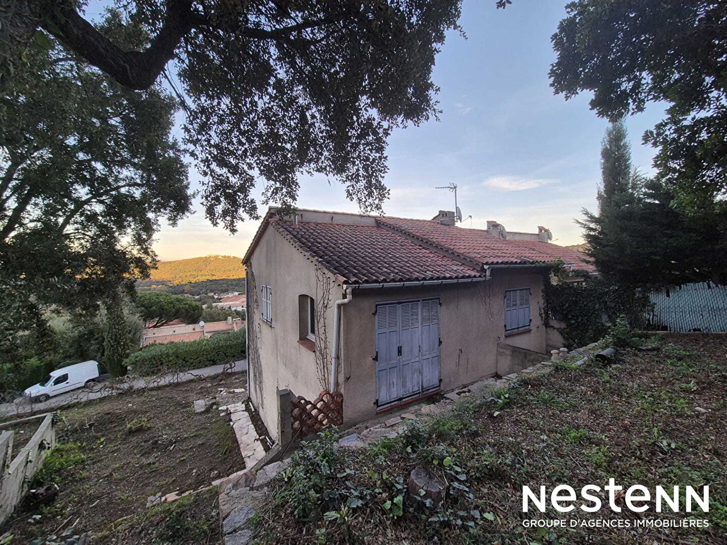 Maison d'environ 100 m² mitoyenne d'un côté à la Croix Valmer proche des écoles et du centre-ville