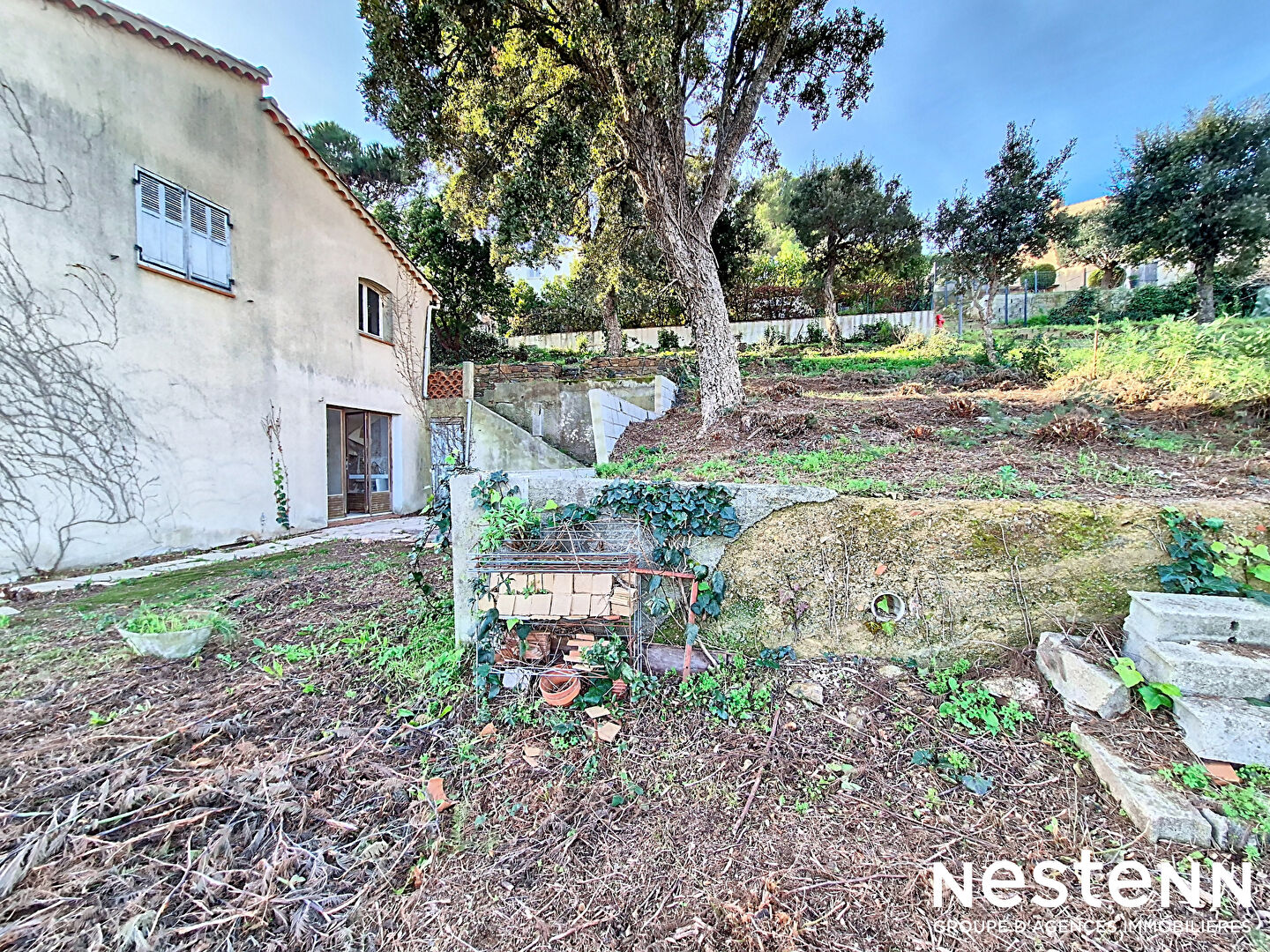 Maison d'environ 100 m² mitoyenne d'un côté à la Croix Valmer proche des écoles et du centre-ville