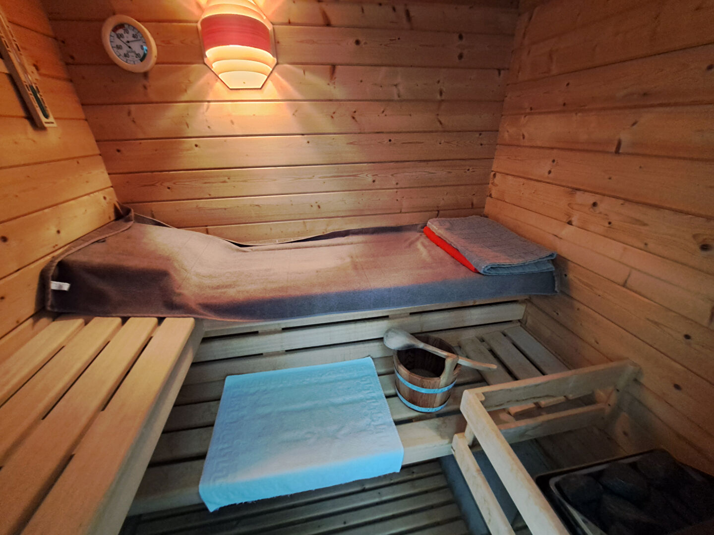 Trégunc - Magnifique Propriété avec piscine intérieure nichée au coeur d'un quartier prisé et résidentiel