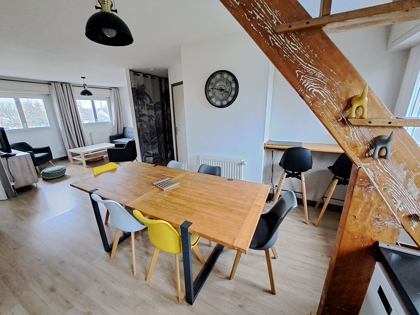 Appartement Névez 4 pièces  centre bourg à proximité immédiate des commodités avec piscine