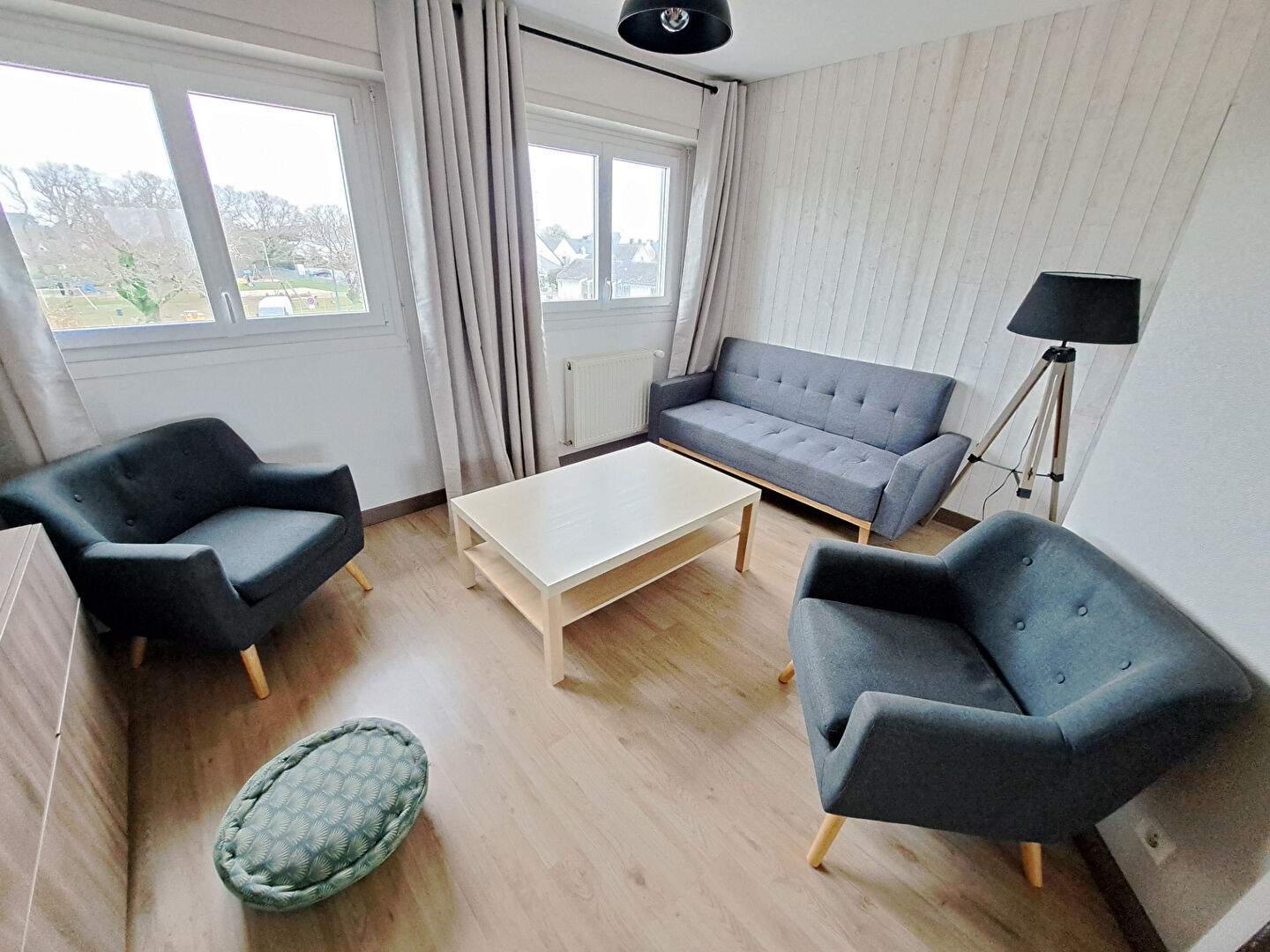 Appartement Névez 4 pièces  centre bourg à proximité immédiate des commodités avec piscine