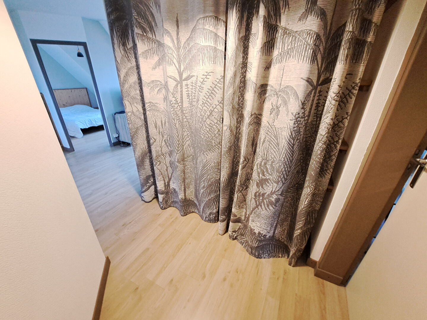 Appartement Névez 4 pièces  centre bourg à proximité immédiate des commodités avec piscine