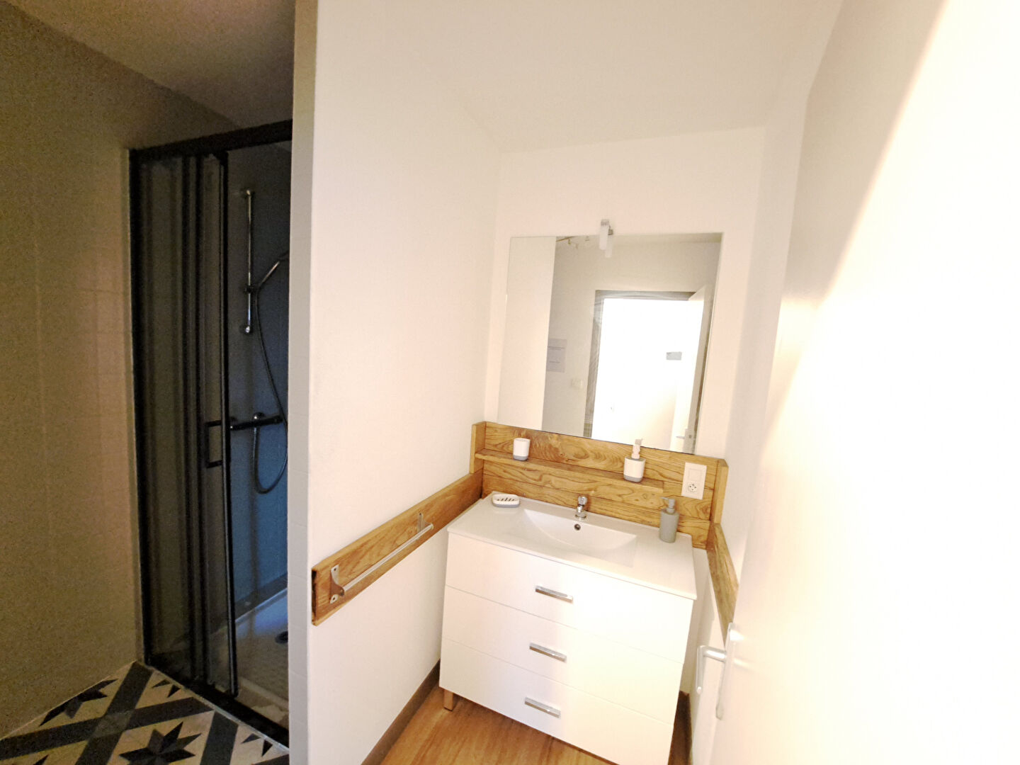 Appartement Névez 4 pièces  centre bourg à proximité immédiate des commodités avec piscine