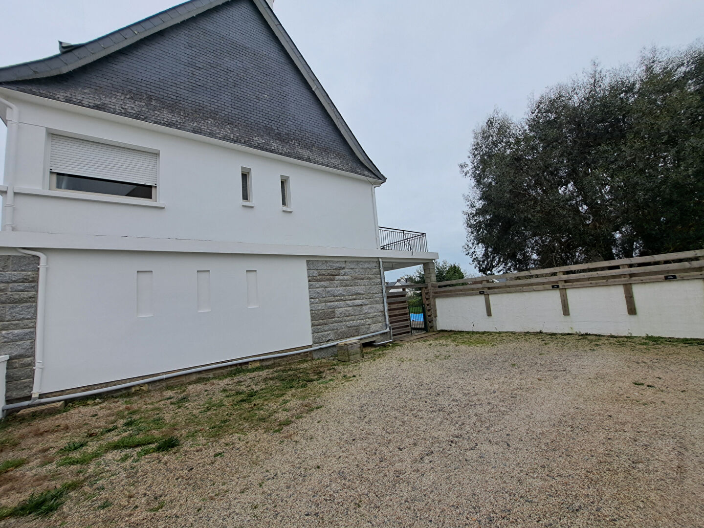 Appartement Névez 4 pièces  centre bourg à proximité immédiate des commodités avec piscine