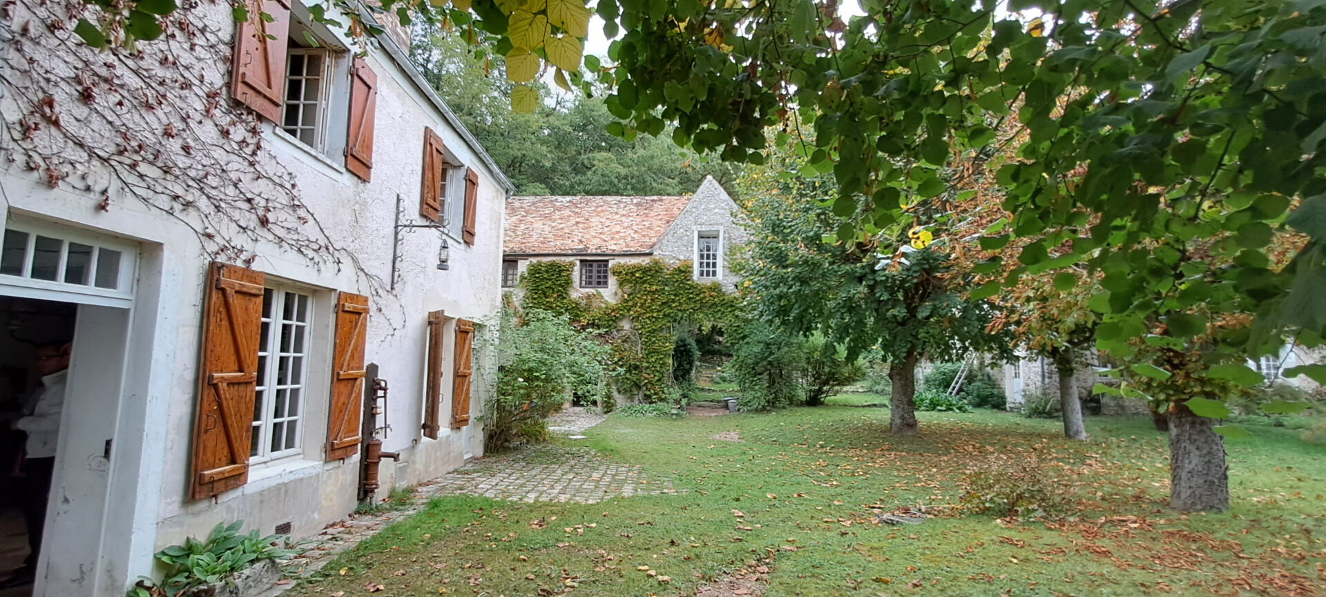 Ensemble en pierres d'exception de 300m² sur 2900 m2 de terrain arboré  à Etampes
