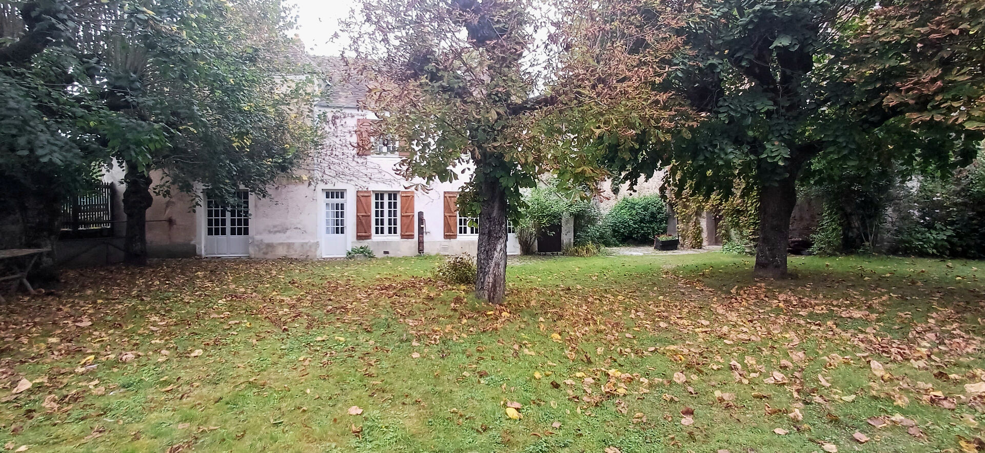 Ensemble en pierres d'exception de 300m² sur 2900 m2 de terrain arboré  à Etampes