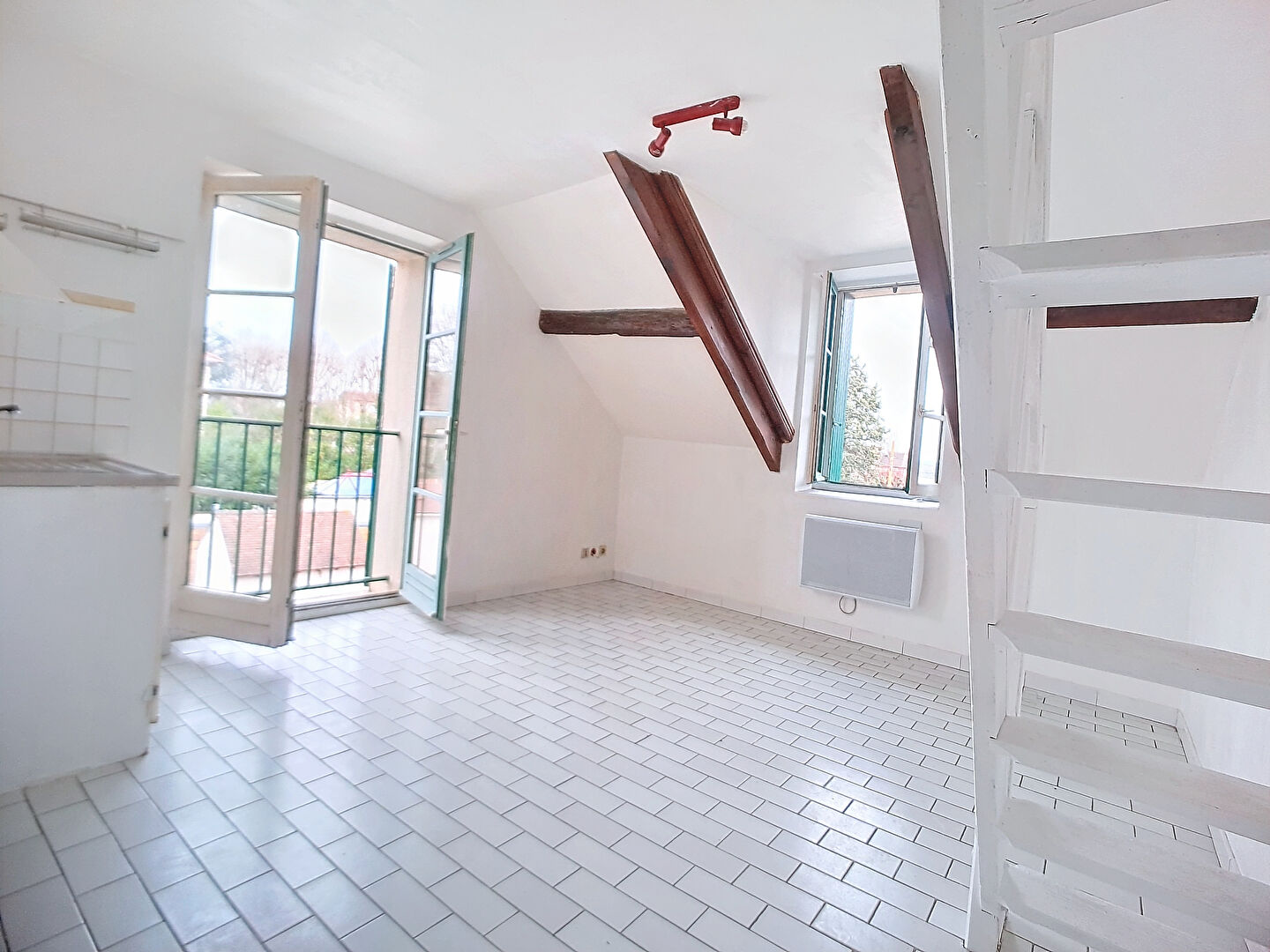 Appartement  studio à Etrechy avec mezzanine et place de parking