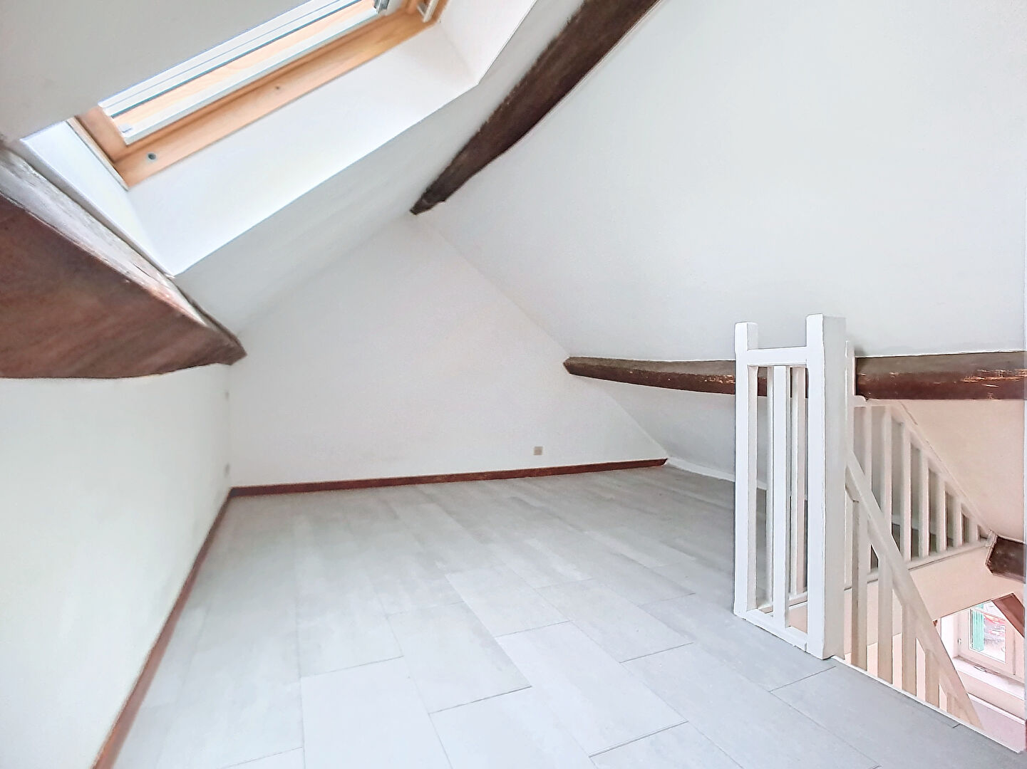 Appartement  studio à Etrechy avec mezzanine et place de parking