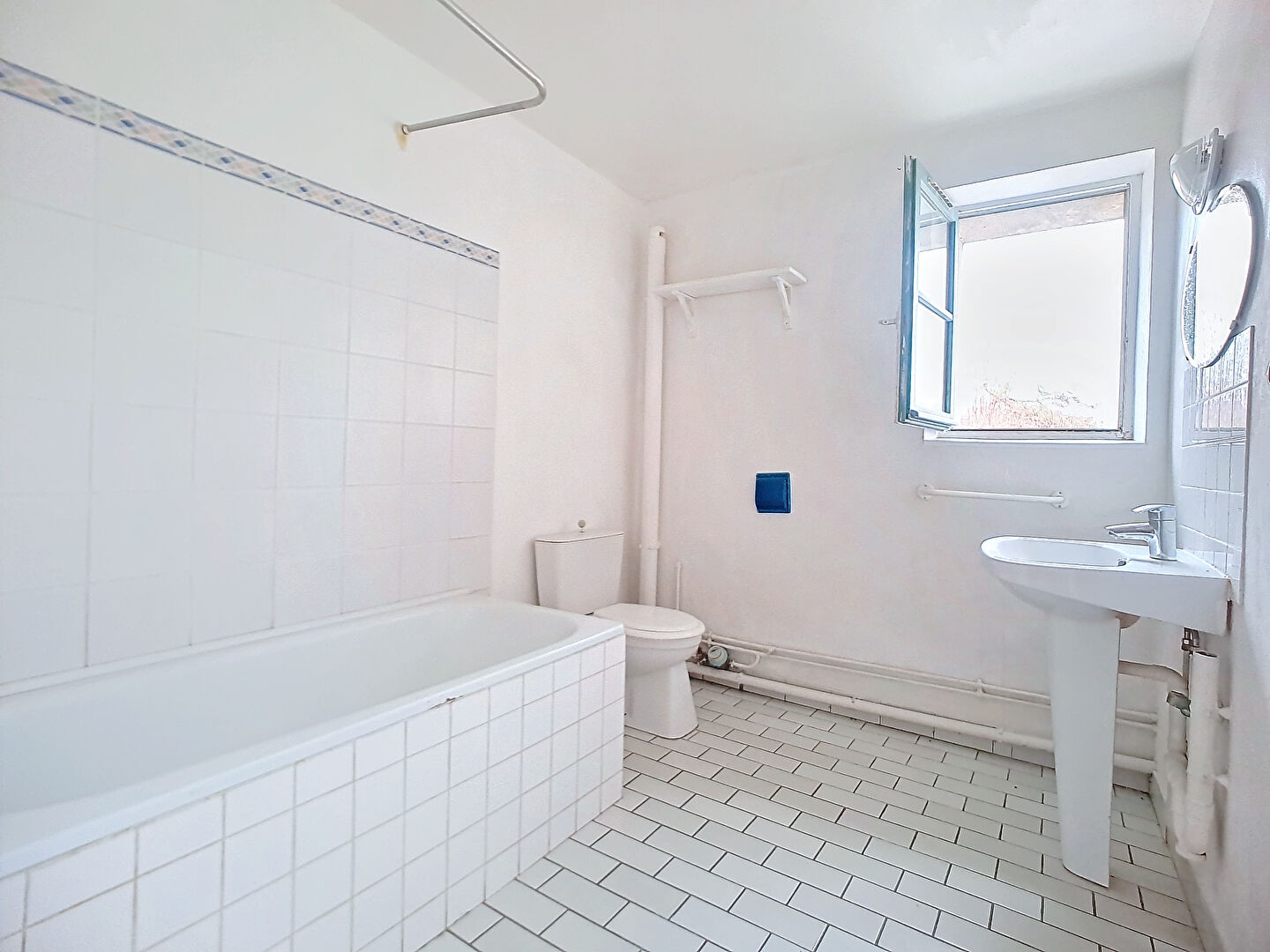 Appartement  studio à Etrechy avec mezzanine et place de parking