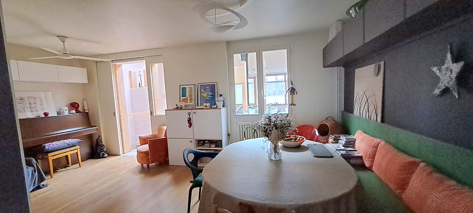 Maison de charme en centre-ville d'Etrechy 4 chambres avec un jardin clos de murs, RER C à 600 mètres, écoles à pieds