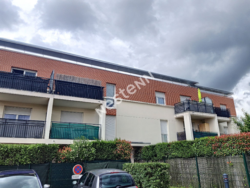 Appartement trois pièces Etrechy proche gare rer c et école avec ascenseur et balcon.