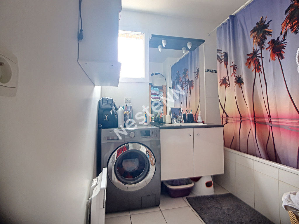 Appartement trois pièces Etrechy proche gare rer c et école avec ascenseur et balcon.