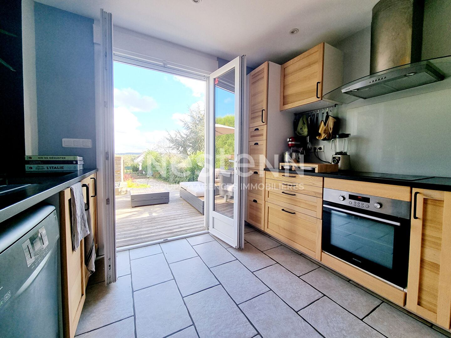 Maison individuelle de 5 pièces avec sous sol sur la commune d'Etréchy proche centre ville.
