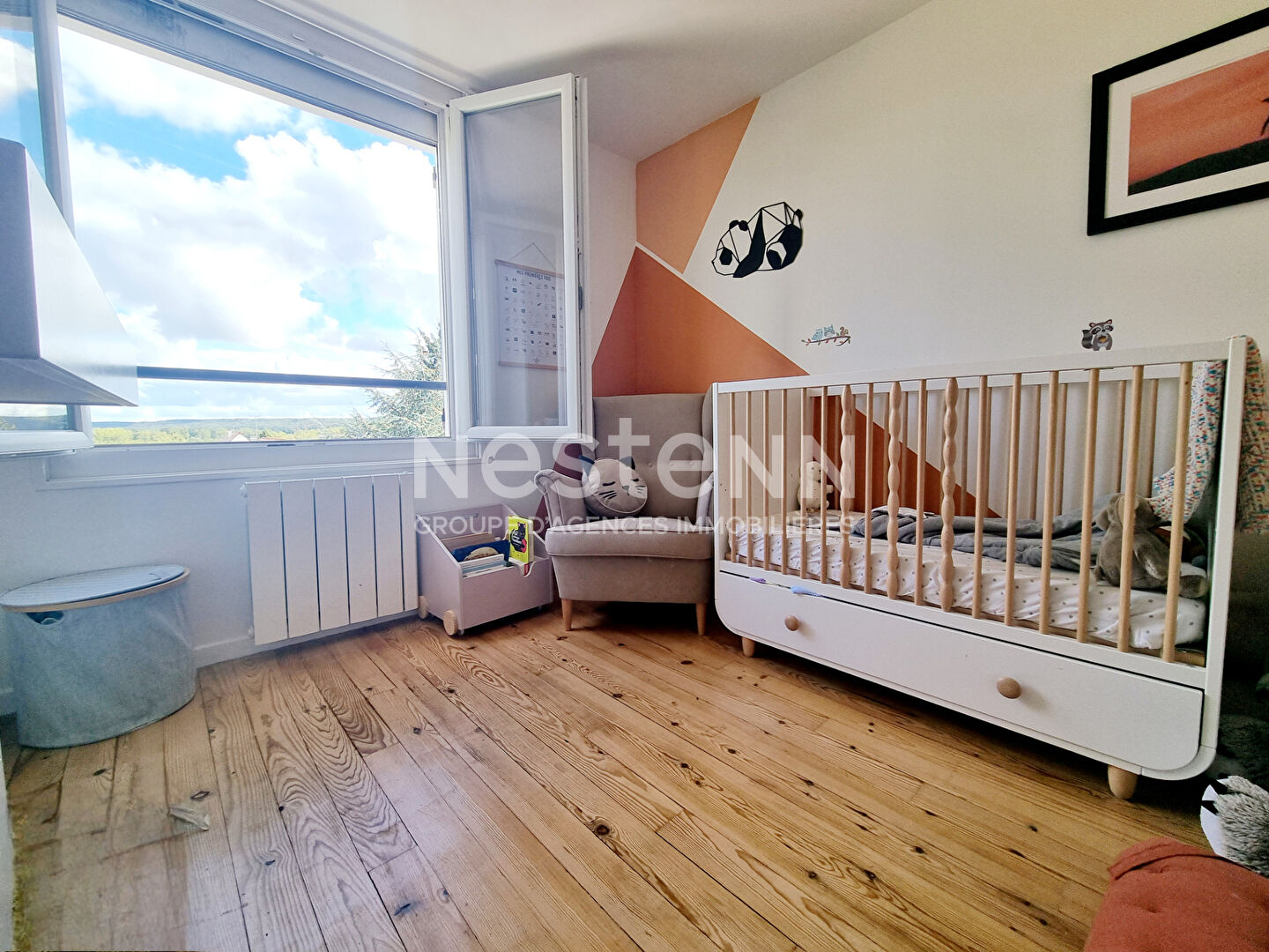 Maison individuelle de 5 pièces avec sous sol sur la commune d'Etréchy proche centre ville.
