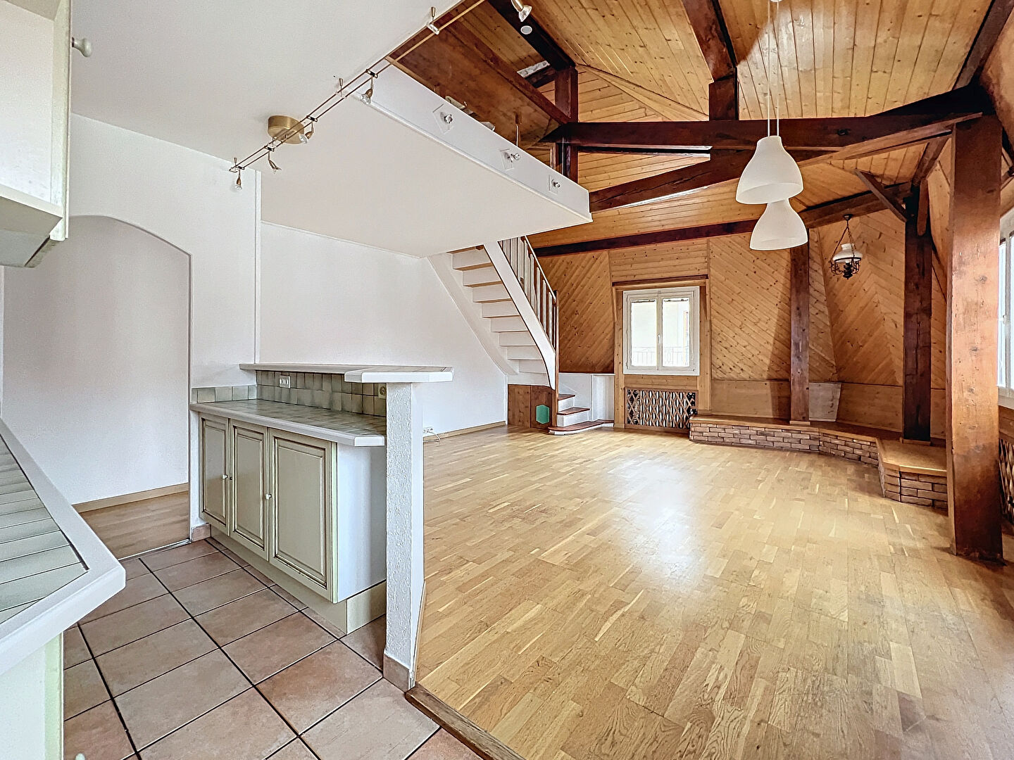 Appartement 3 pièces de plus de 85m² en plein centre ville d'Evian, proche embarcadère