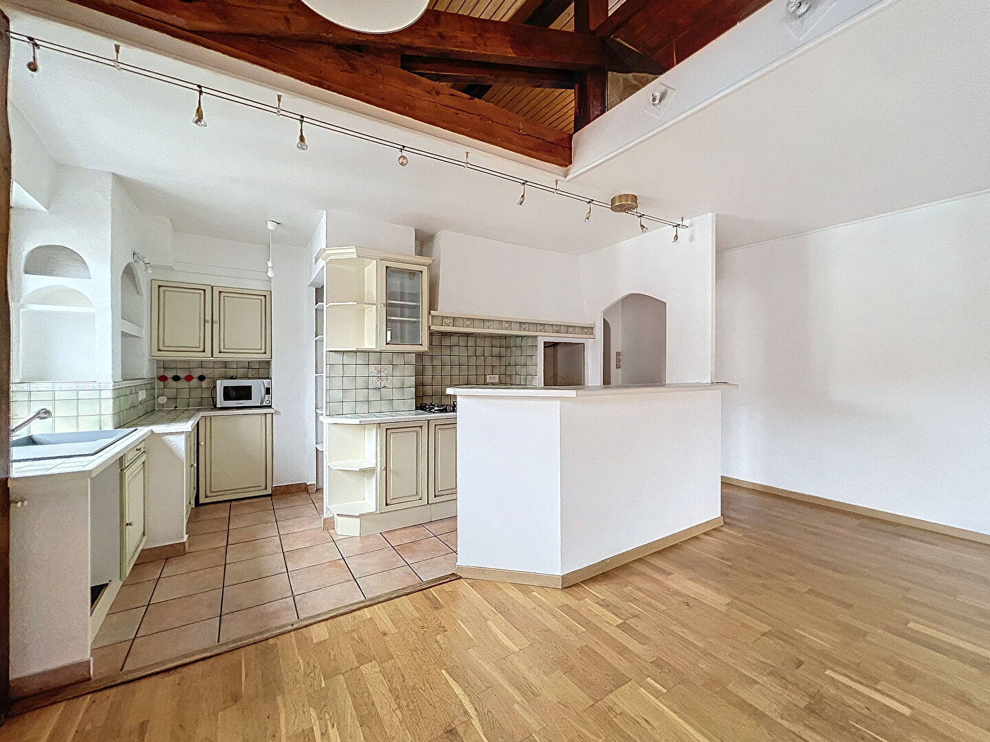 Appartement 3 pièces de plus de 85m² en plein centre ville d'Evian, proche embarcadère