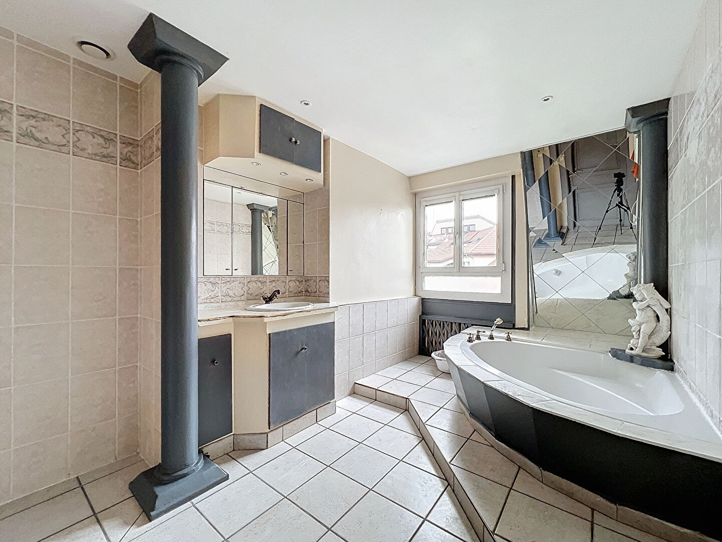 Appartement 3 pièces de plus de 85m² en plein centre ville d'Evian, proche embarcadère
