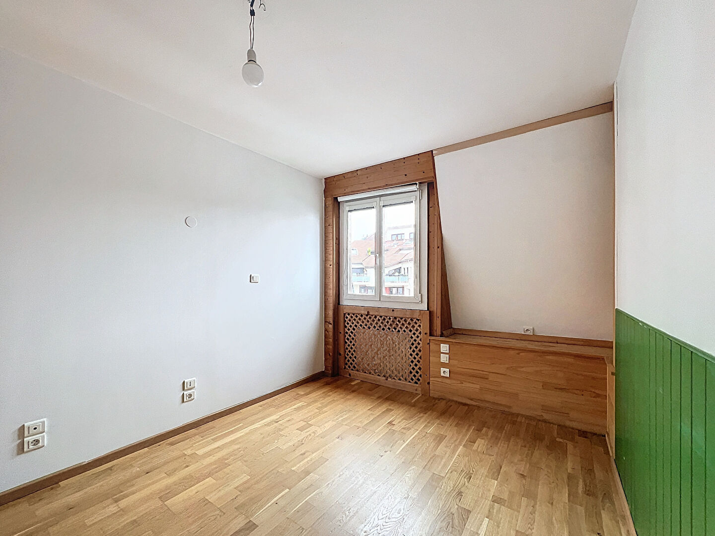 Appartement 3 pièces de plus de 85m² en plein centre ville d'Evian, proche embarcadère