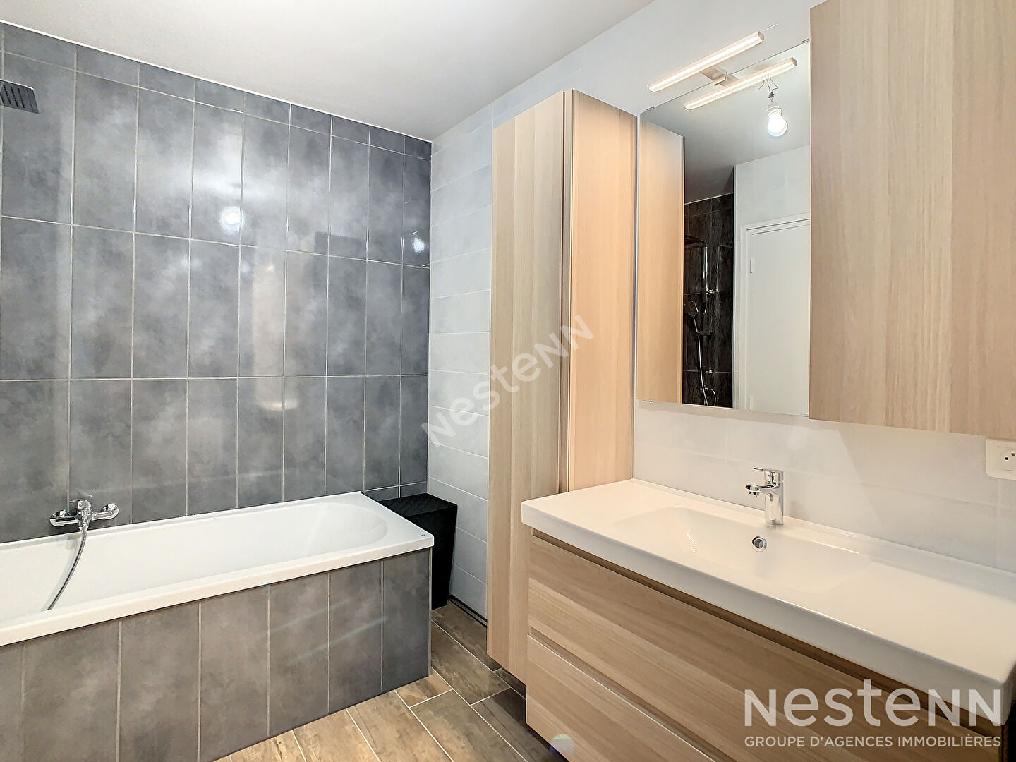 Type 4 de 86 m², entièrement rénové, entre la maison mitoyenne et l'appartement