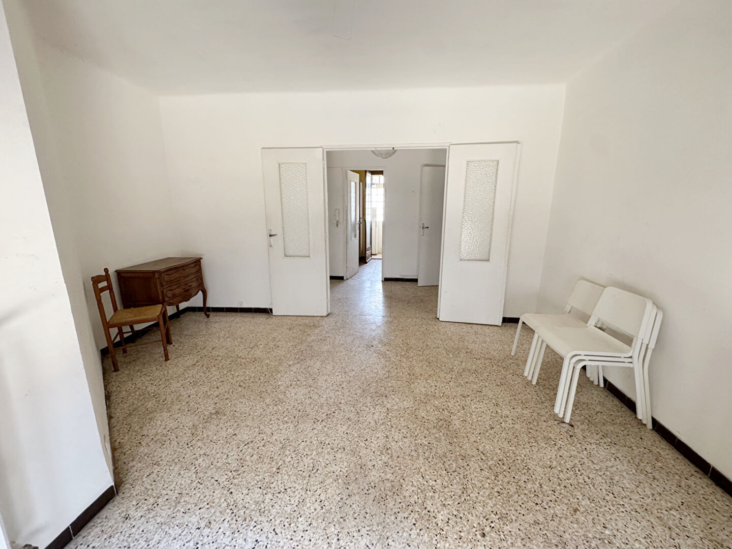 Appartement T3 Hyères centre - Terrasse - Cave - A rénover