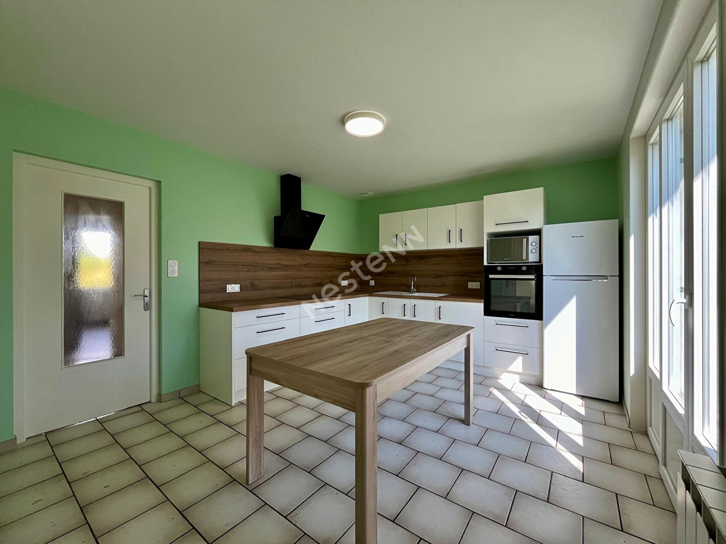Villa sur sous-sol en plein coeur d'un village toutes commodités autoroute à 10mn