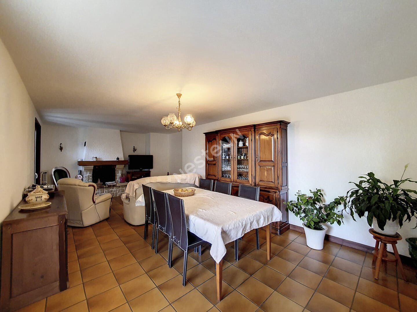 Agréable villa sur sous sol, 3 chambres sur plus de 2000m2 terrain proche Tournus