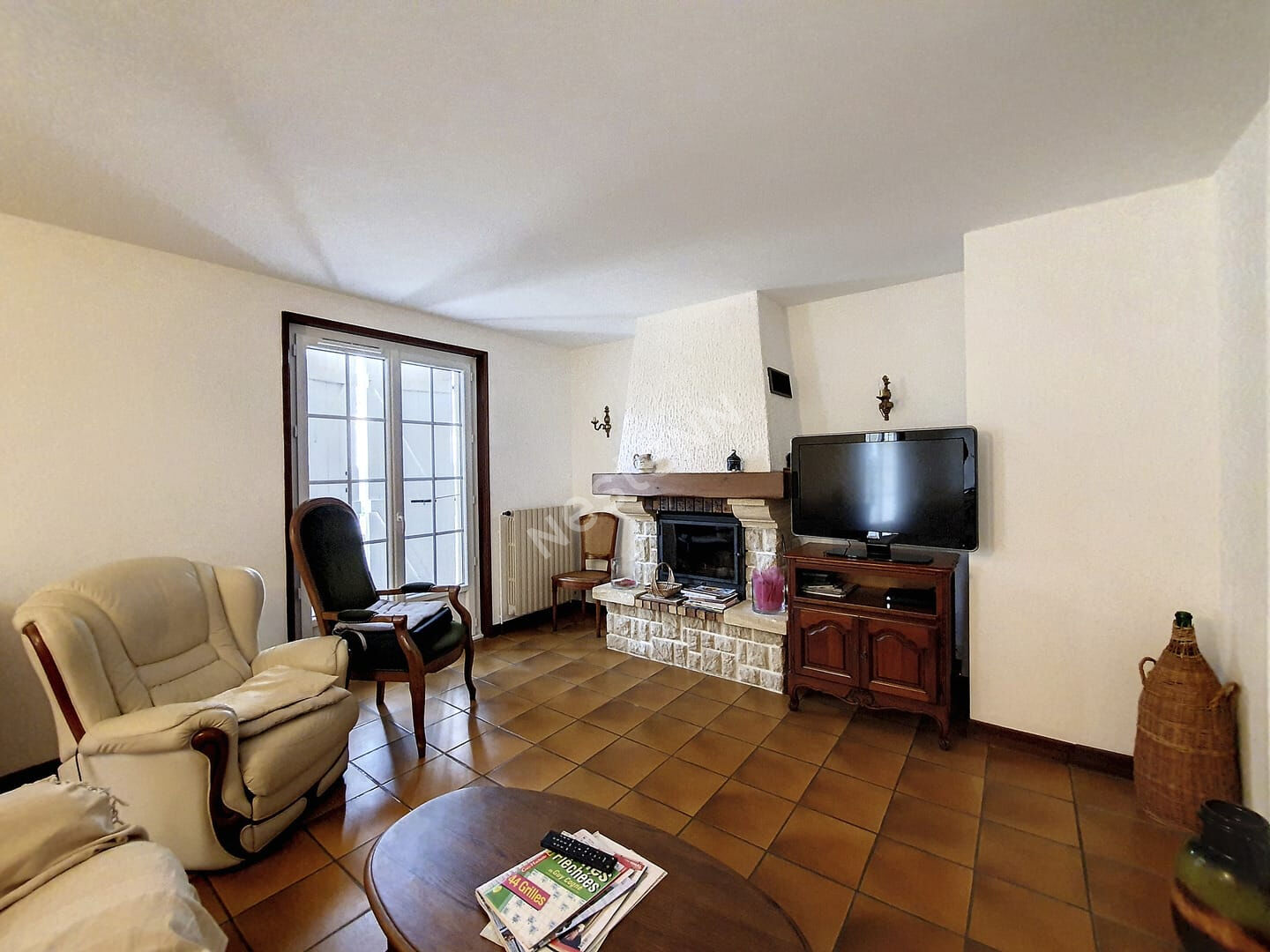 Agréable villa sur sous sol, 3 chambres sur plus de 2000m2 terrain proche Tournus