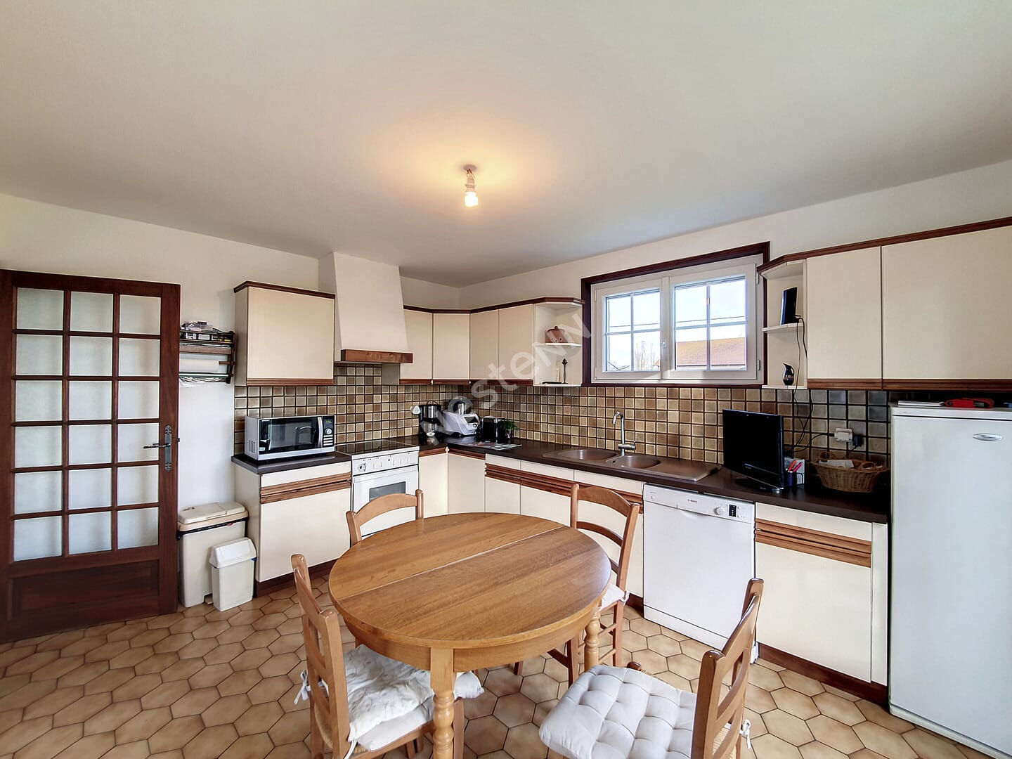 Agréable villa sur sous sol, 3 chambres sur plus de 2000m2 terrain proche Tournus