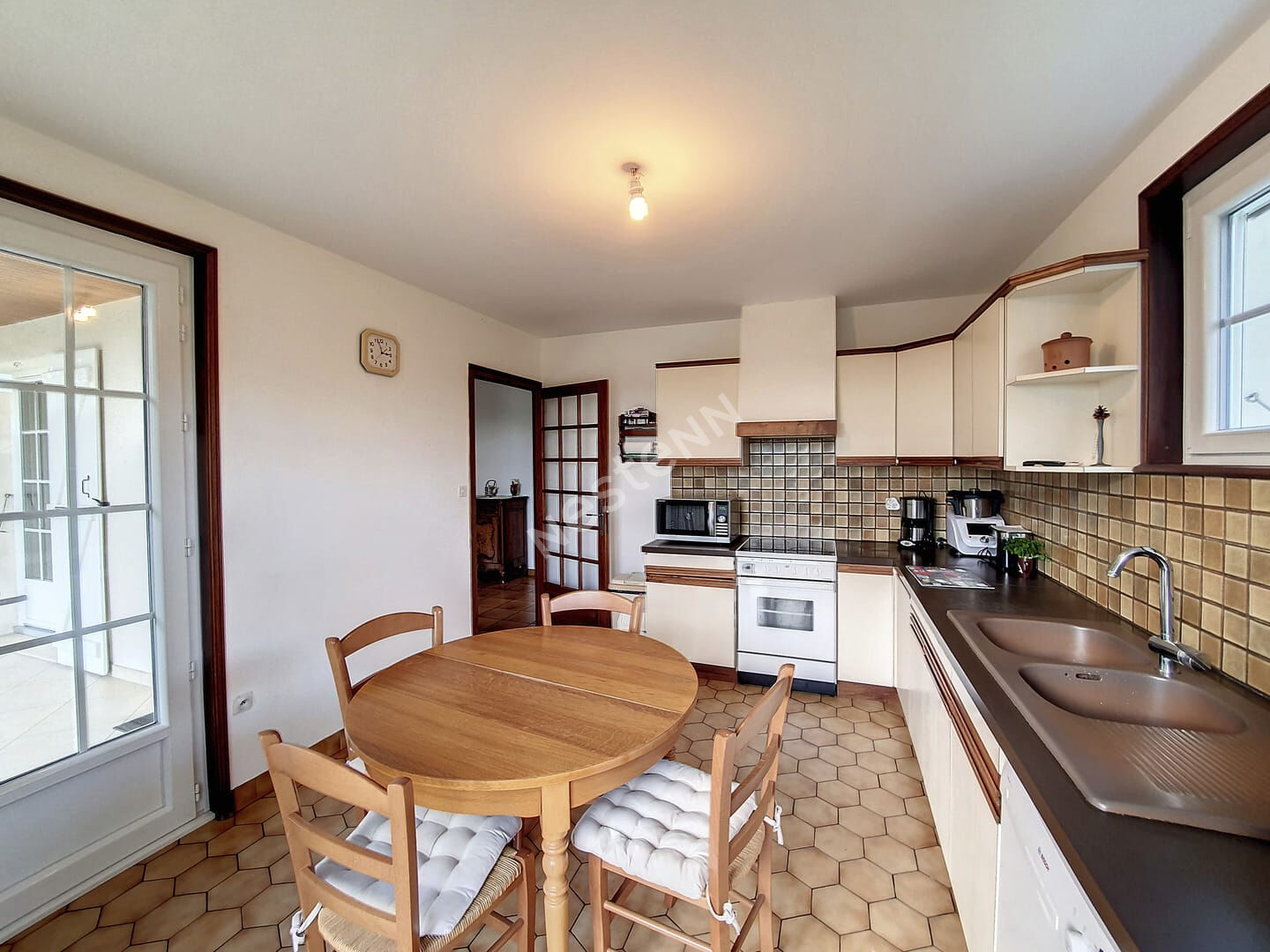 Agréable villa sur sous sol, 3 chambres sur plus de 2000m2 terrain proche Tournus