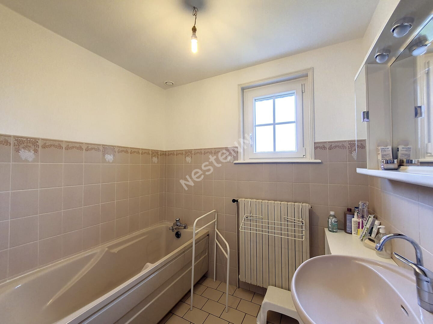 Agréable villa sur sous sol, 3 chambres sur plus de 2000m2 terrain proche Tournus