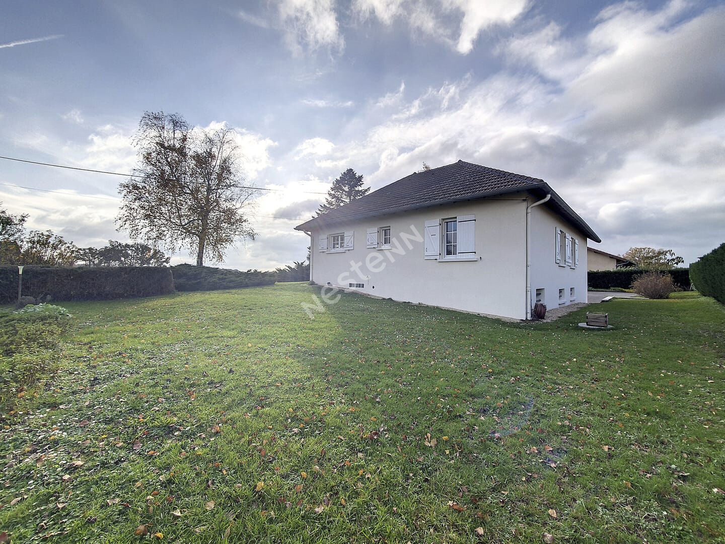 Agréable villa sur sous sol, 3 chambres sur plus de 2000m2 terrain proche Tournus