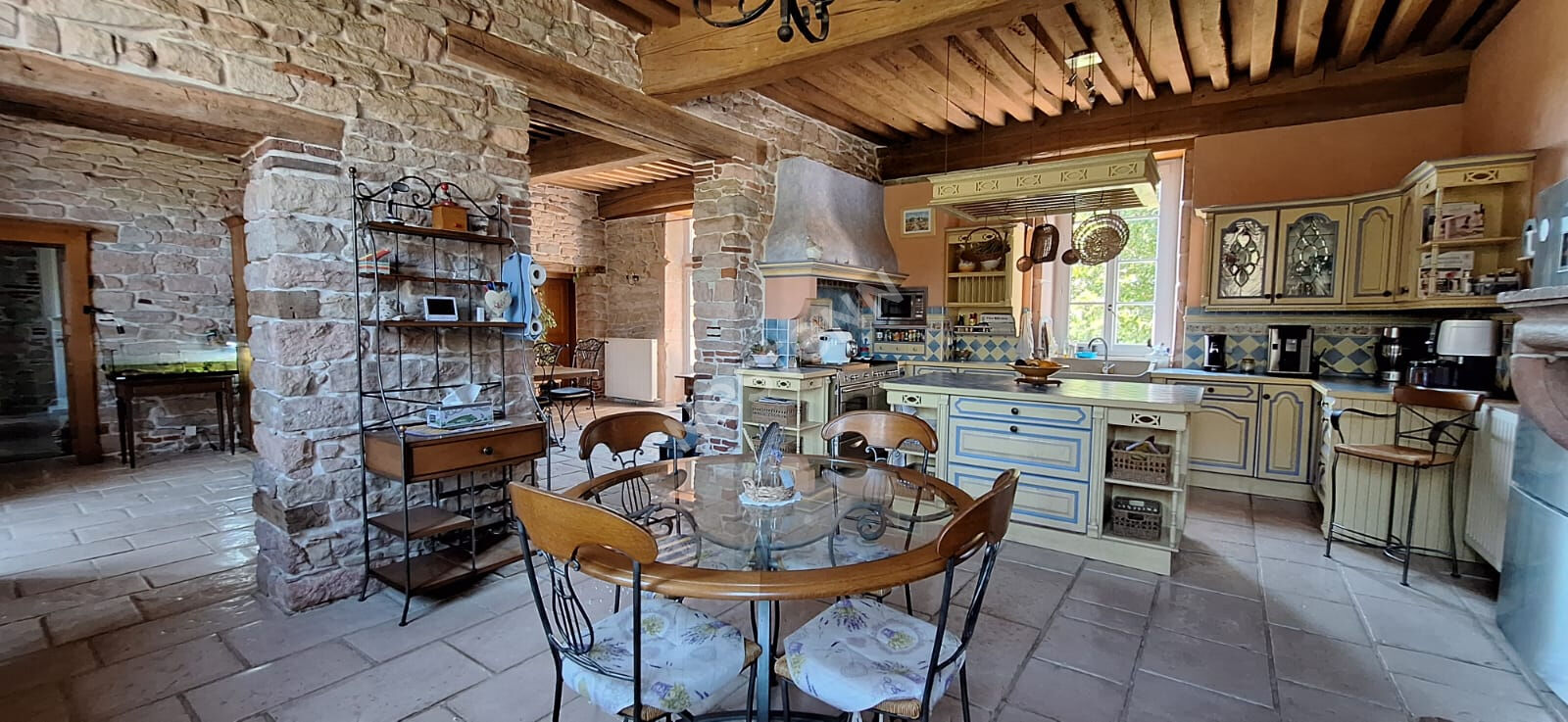 Superbe propriété de caractère, maison familiale offrant 5 chambres et un agréable terrain arboré